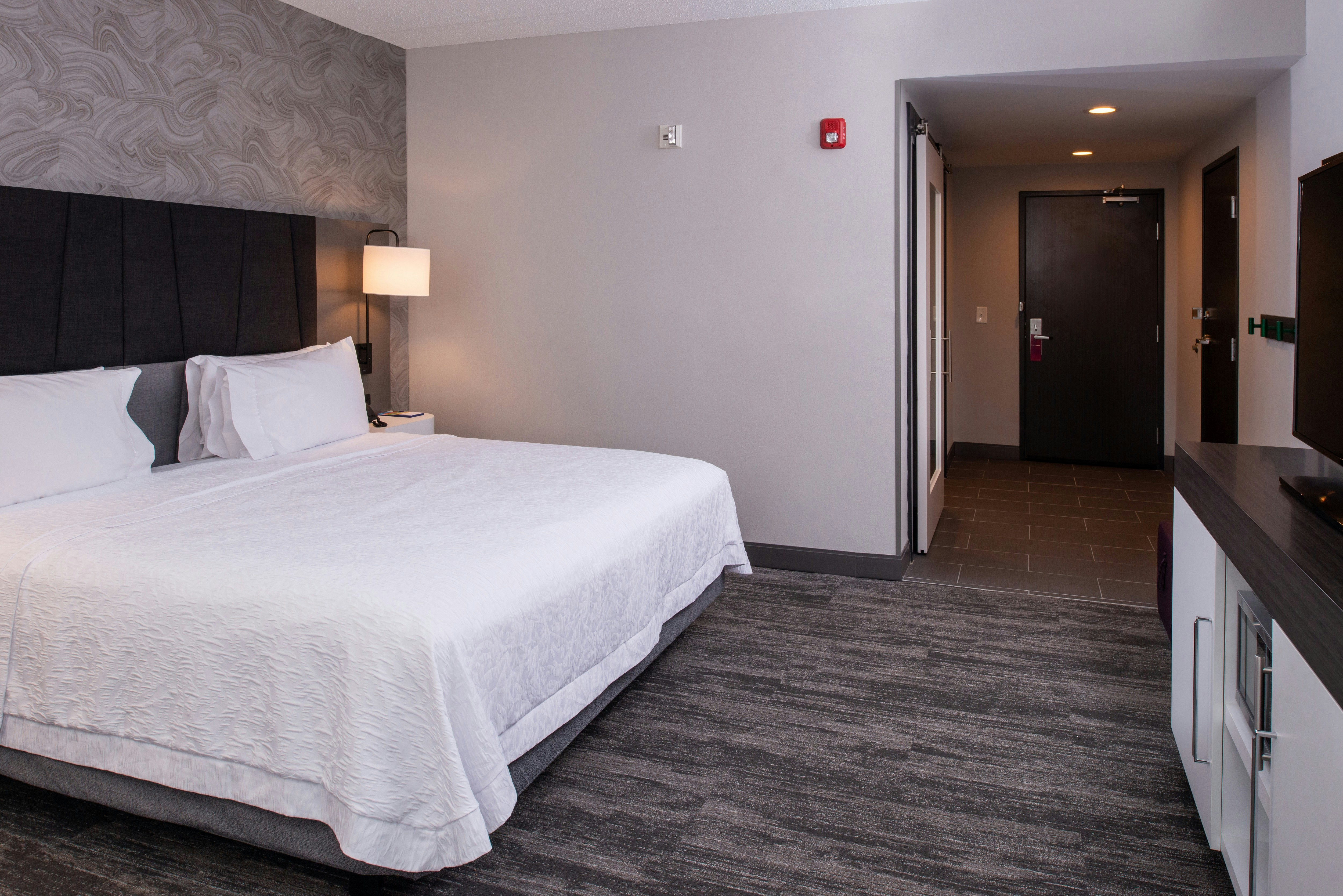 ROOM, KING BED, ACCESSIBLE