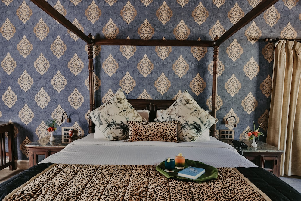 Gir Lion Safari Camp 13/36