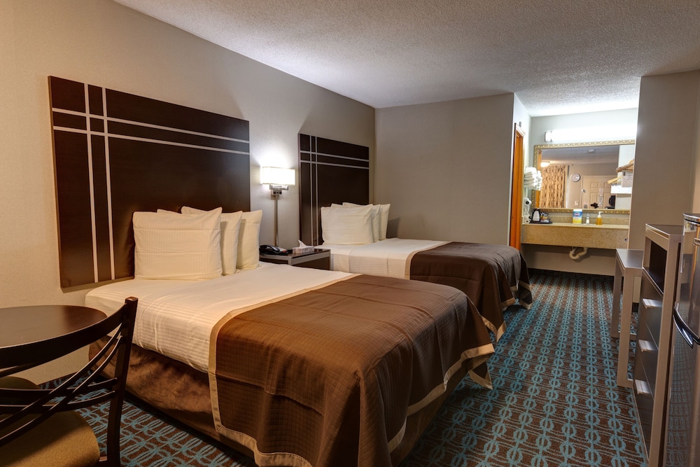 Deluxe Inn Fayetteville 13/61