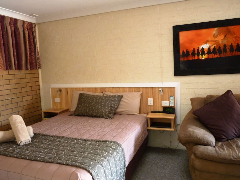 Winchester Motel 33/49