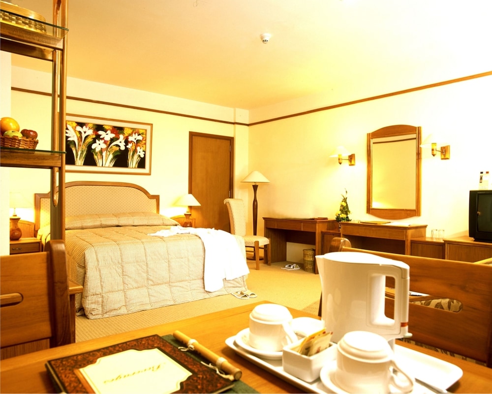 GRAND PASUNDAN CONVENTION HOTEL 38/65