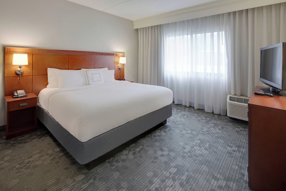 ROOM, KING BED, SOFA, ACCESSIBLE