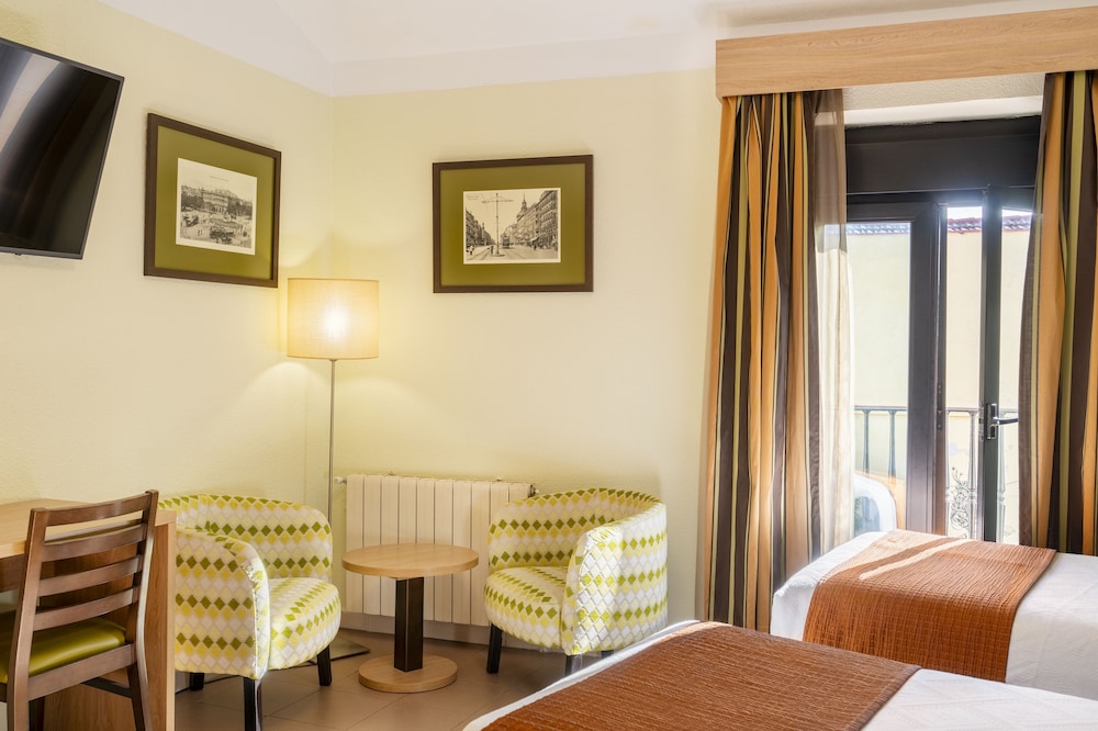 Hostal Ballesta 57/69