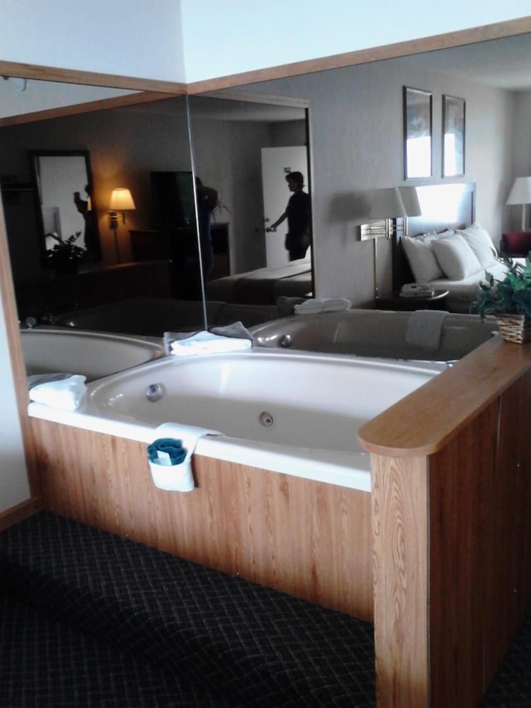 Super 8 by Wyndham Branson Shepherd of the Hills Exwy 43/60