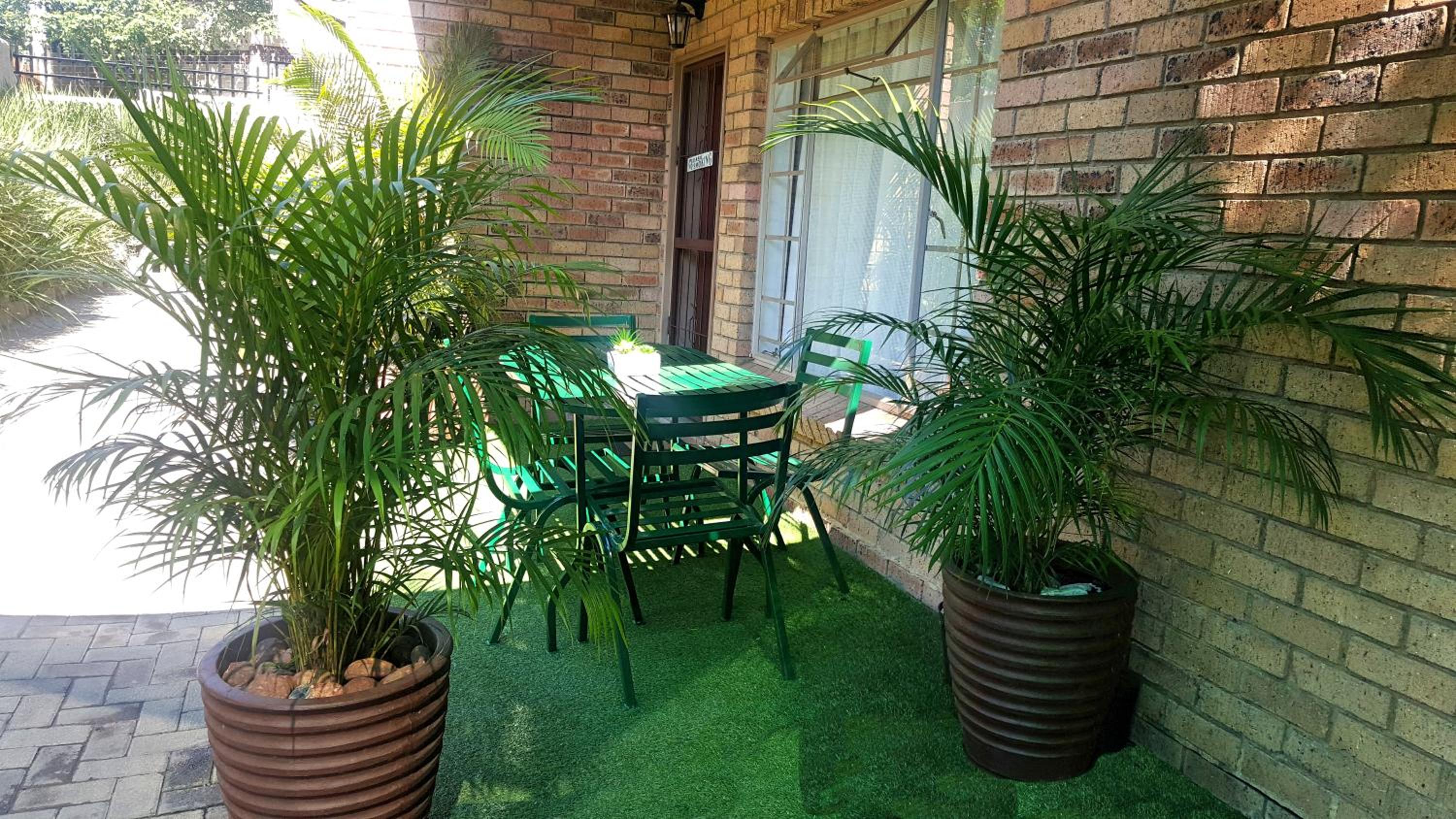 Sunshine Self Catering 68/78