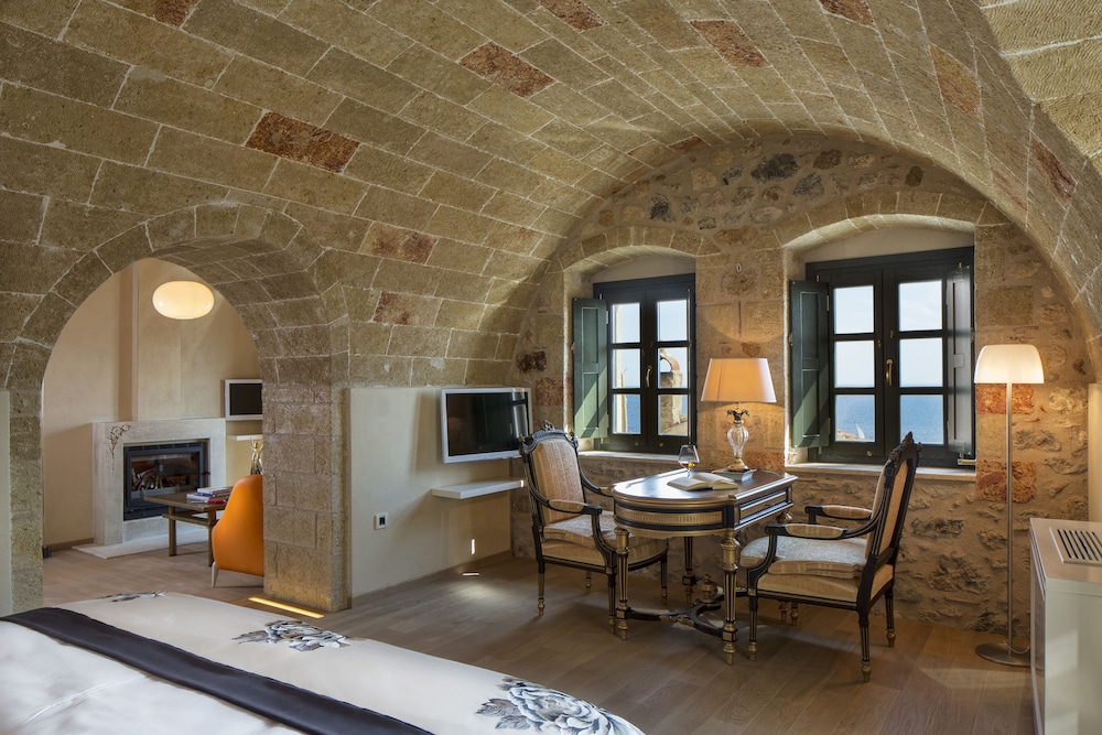 Moni Emvasis Luxury Suites 59/70