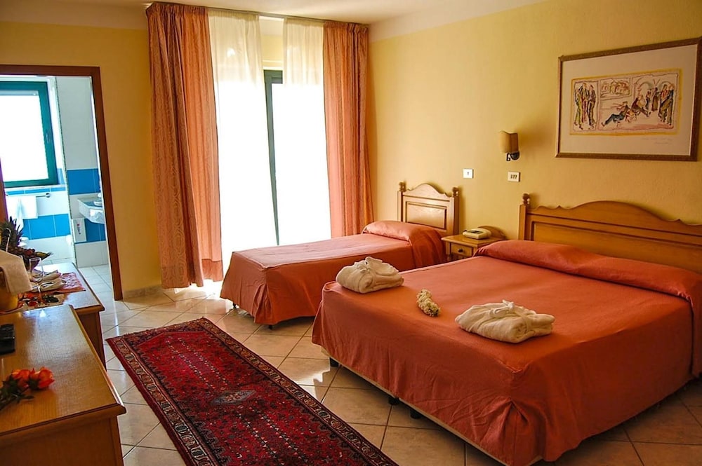 Hotel Maria Rosaria 54/62