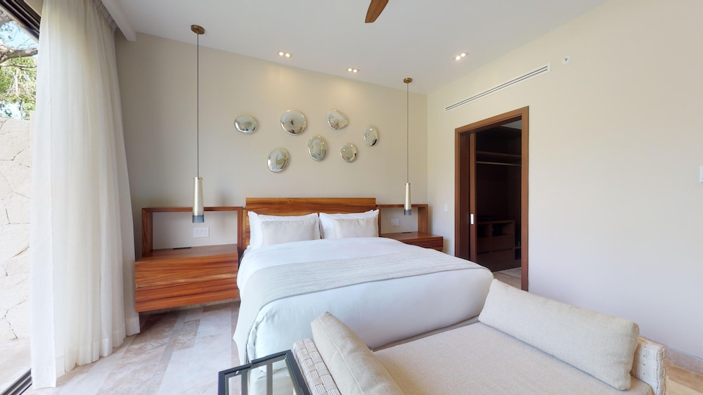 3 BEDROOMS, VILLA, MIDDLE FLOOR