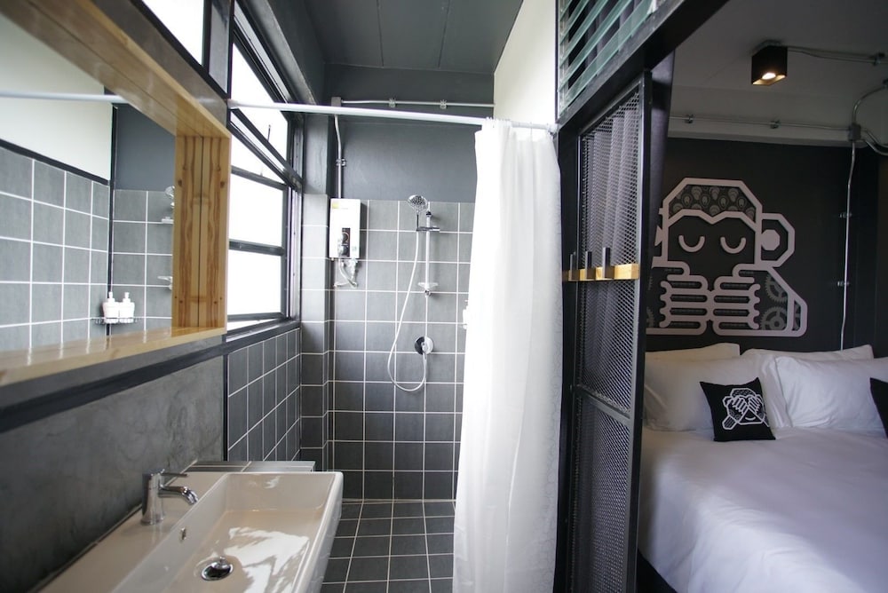 Blu Monkey Hub and Hotel Suratthani 44/50