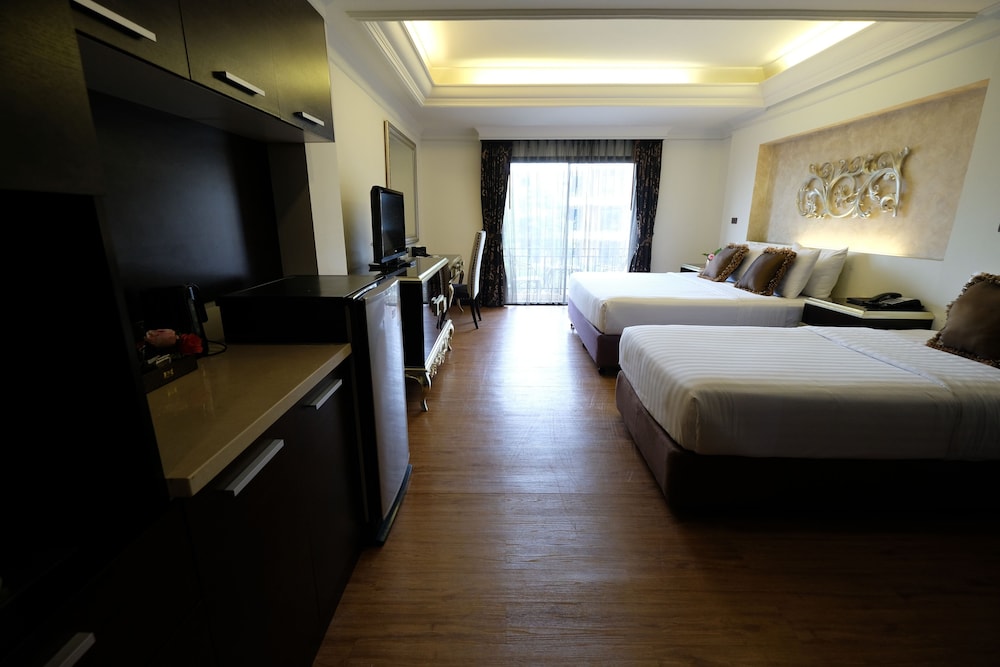Lk Mantra Pura Resort 18/65