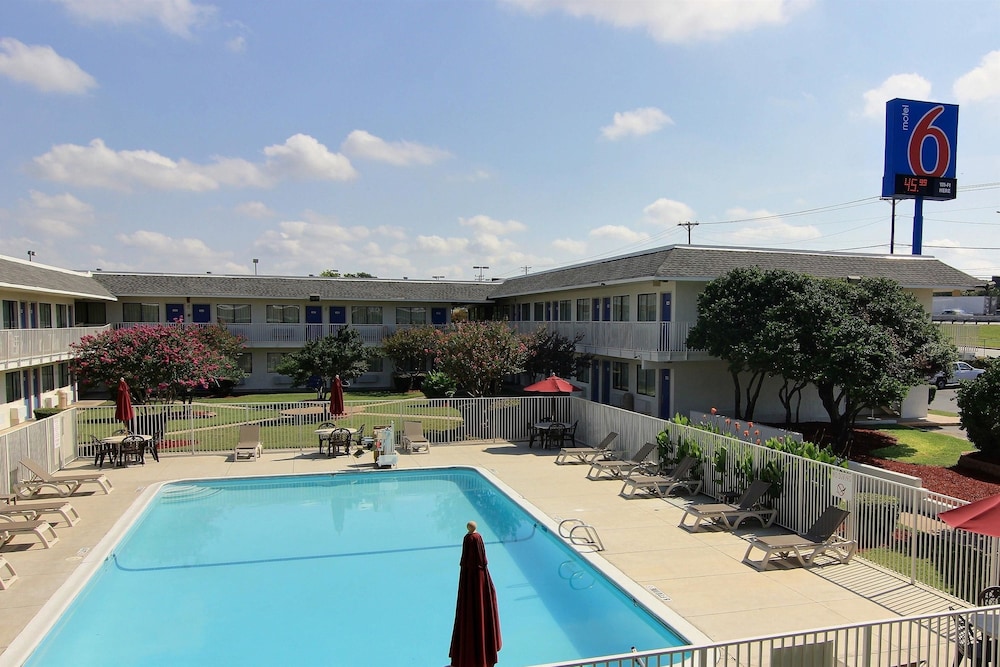 Motel6 Austin, TX - North 37/48