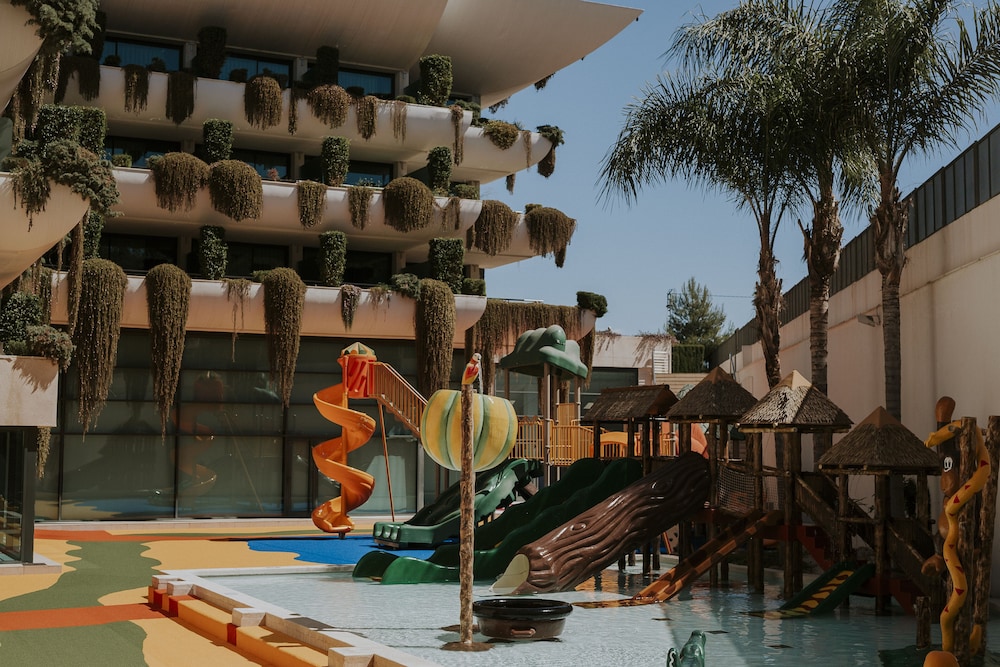 Deloix Aqua Center Hotel 63/68
