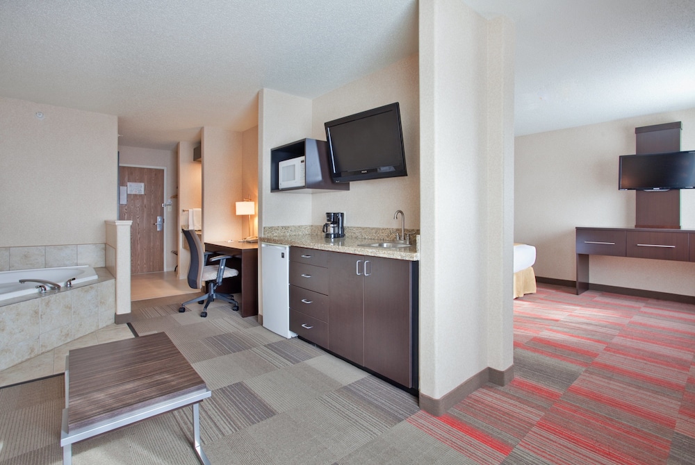 Holiday Inn Express Hotel Suites Beatrice 44/76