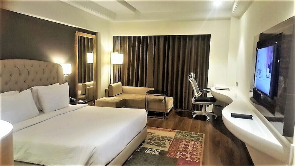 Golden Galaxy Hotels & Resorts 25/50