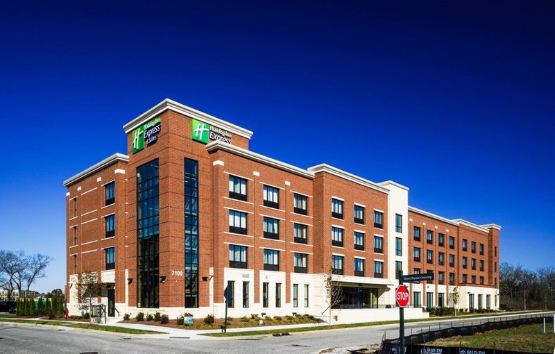 Holiday Inn Express & Suites Franklin - Berry Farms 9/77