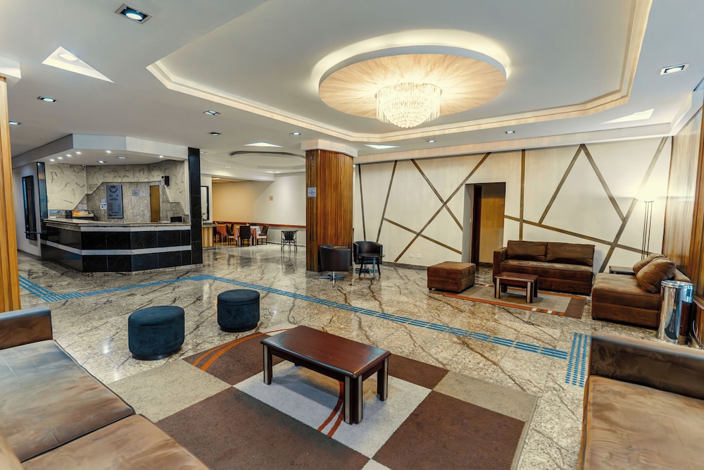 Carillon Plaza Hotel 7/50