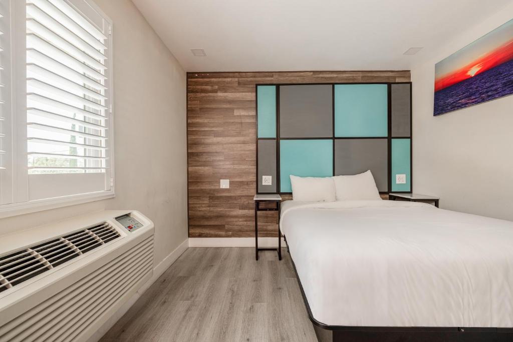 Hotel Avenida Victorville I-15 20/44