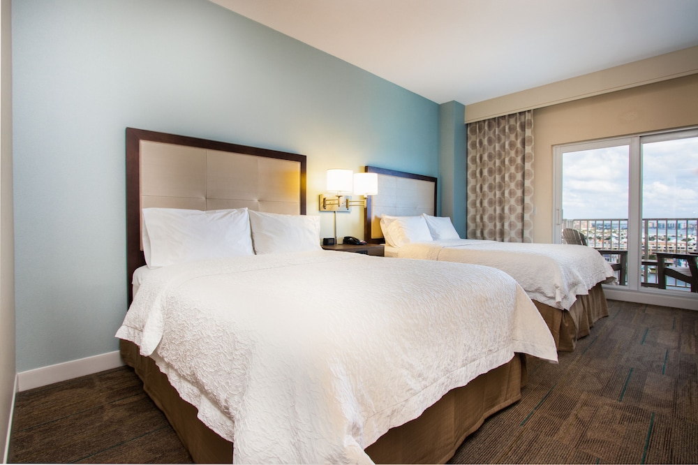Hampton Inn and Suites by Hilton Clearwater Beach 24/83