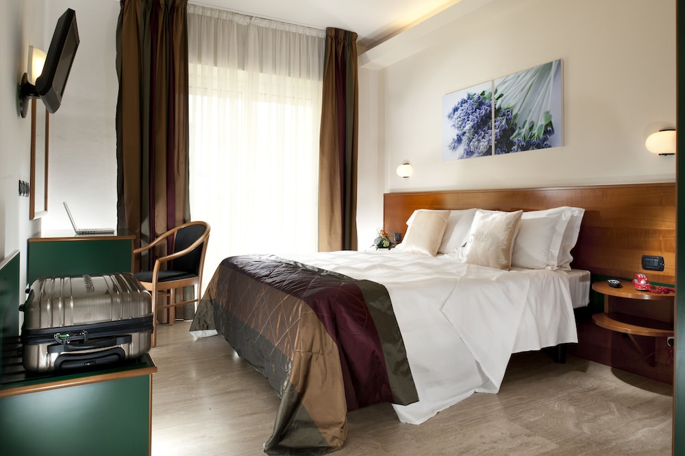 Astoria Suite Hotel 15/41