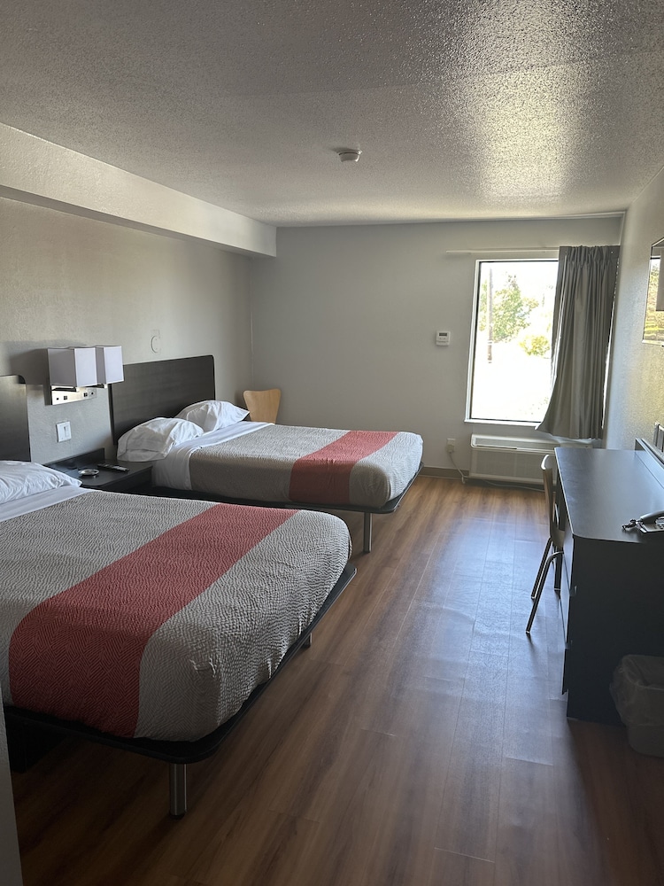 Motel6 Greensboro, NC - Airport 22/49