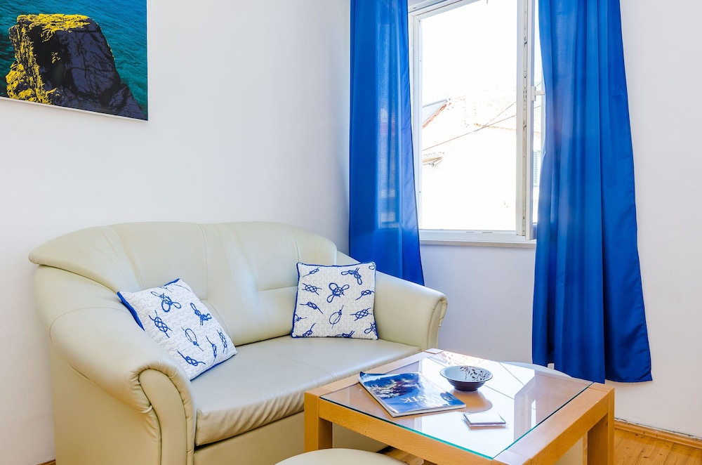ORKA APARTMENTS 54/75