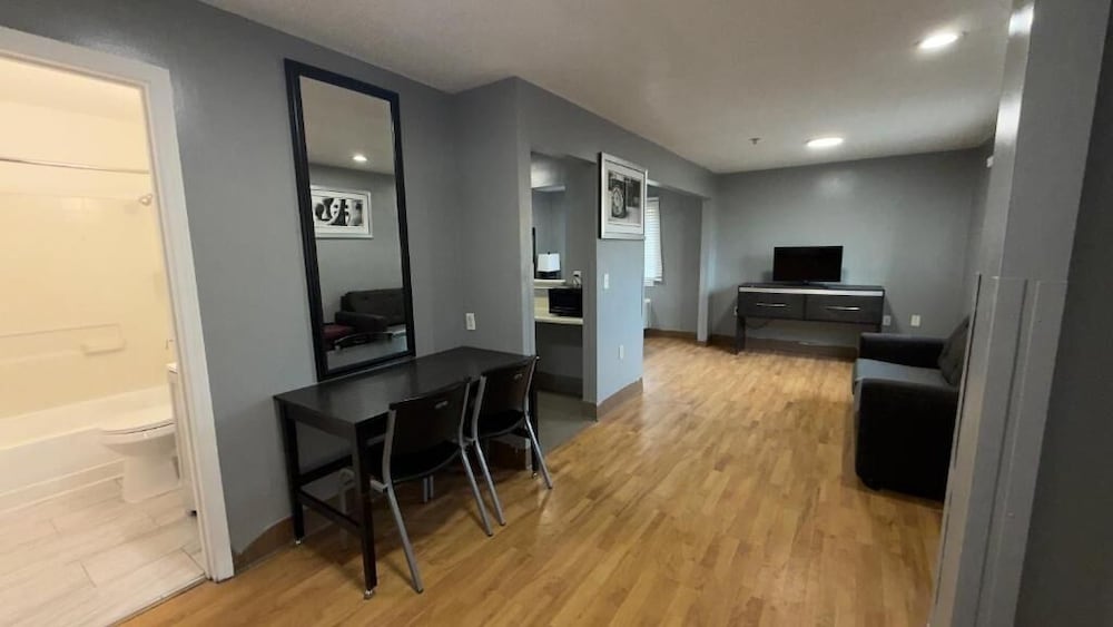 Welcome Suites Hazelwood Extended Stay Hotel 47/59