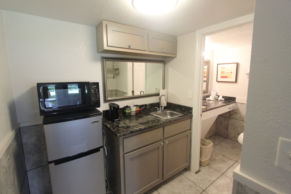 At Home Inn And Suites Pensacola 56/80
