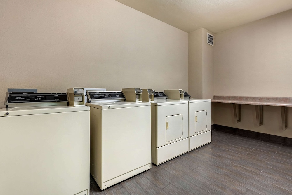 Comfort Suites near Route 66 24/49