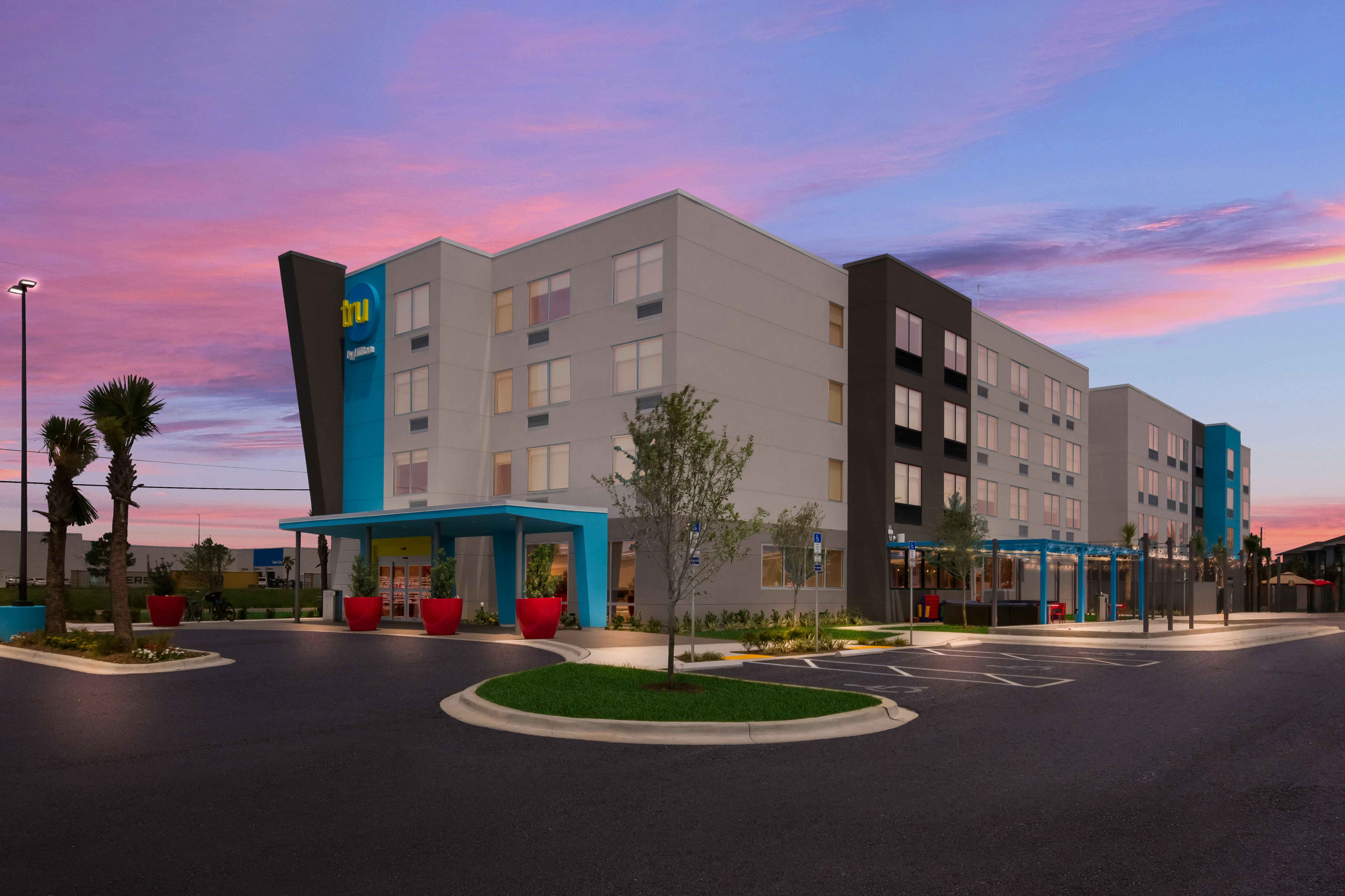 Tru by Hilton Destin 32/33