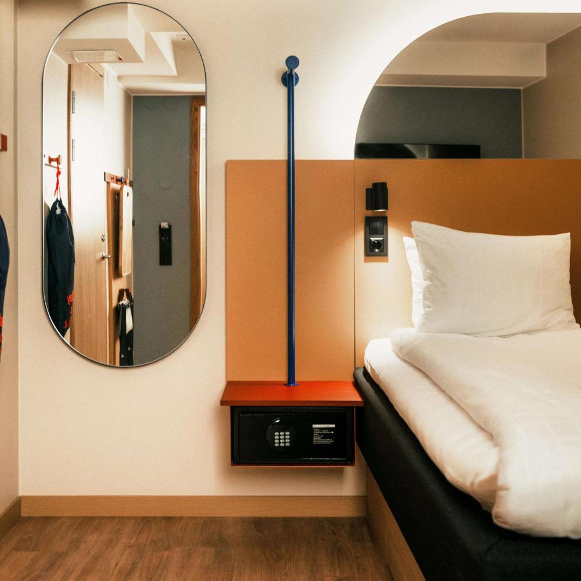 Room, Double Bed, No Window