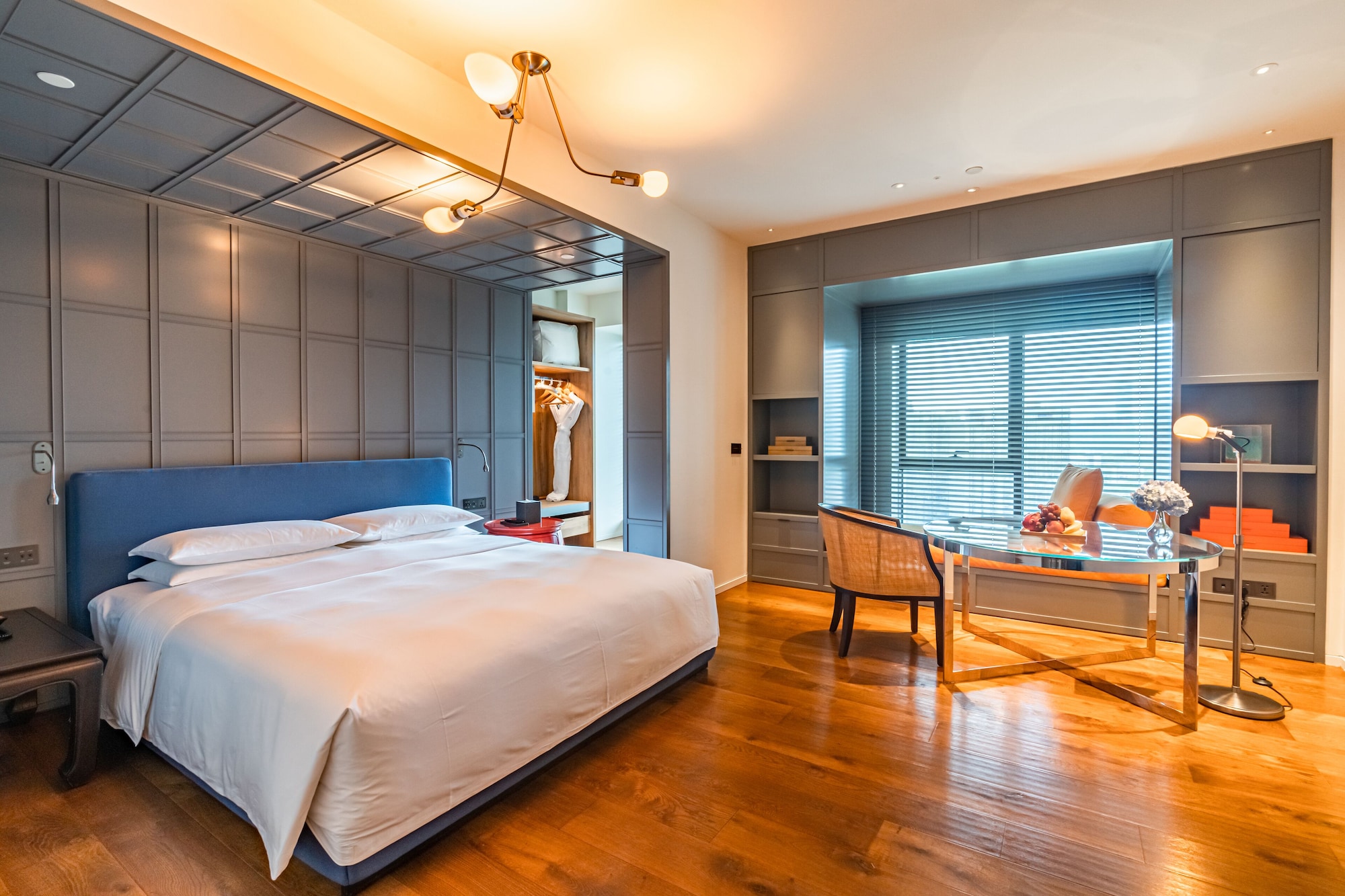 SUPERIOR, DOUBLE BED, CITY VIEW