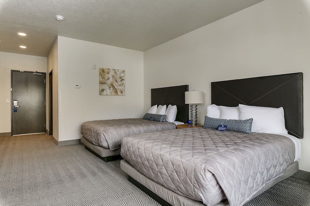 Garden, Suite, 2 Queen Beds, Bathtub