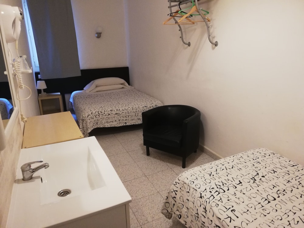 Hostal River 32/34