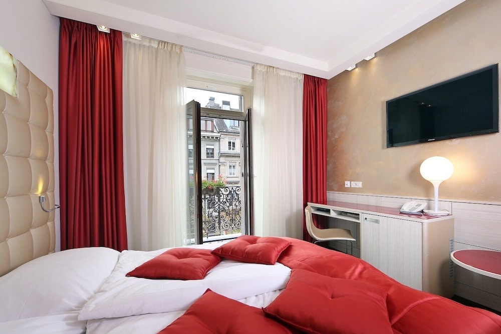 HOTEL ST GOTTHARD 64/84