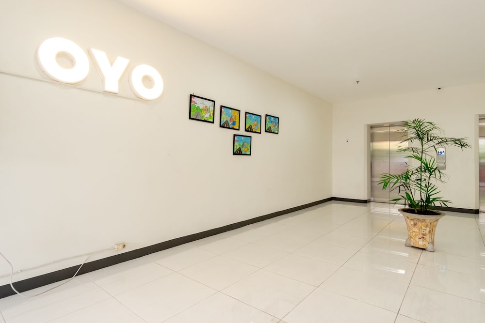 Oyo Flagship 1481 Apartemen Sentraland Medan 4/22