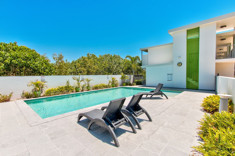 Mackay Oceanside Central Hotel 11/51