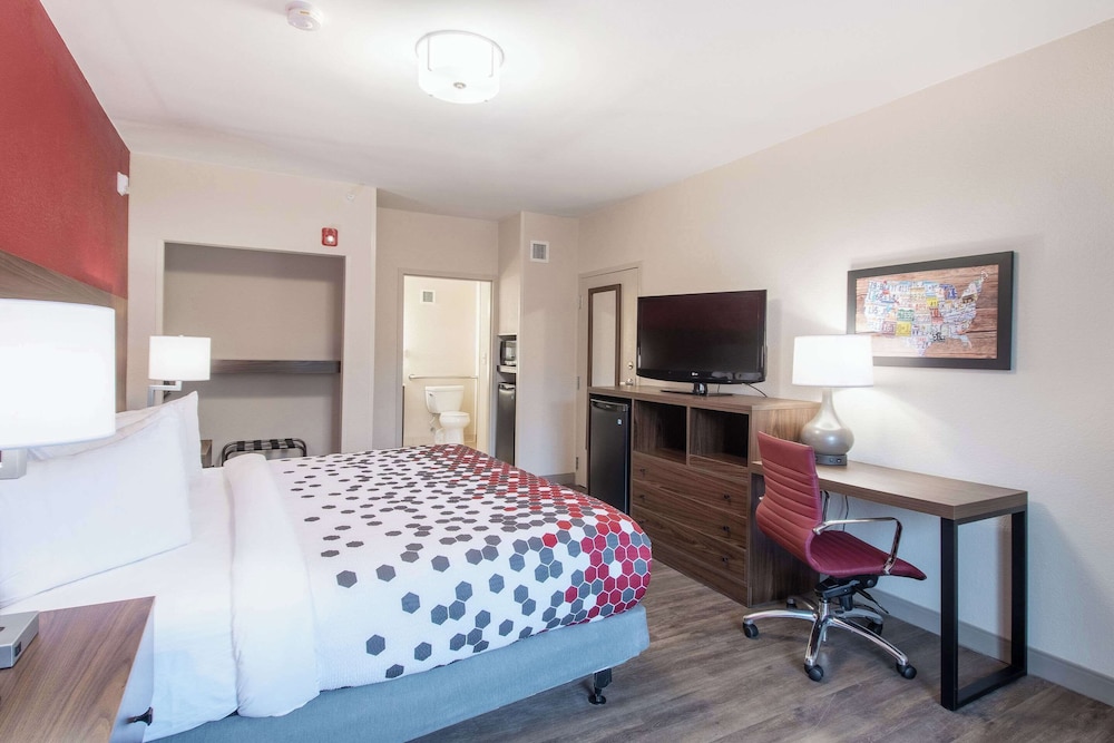 Efficiency, King Bed, Accessible