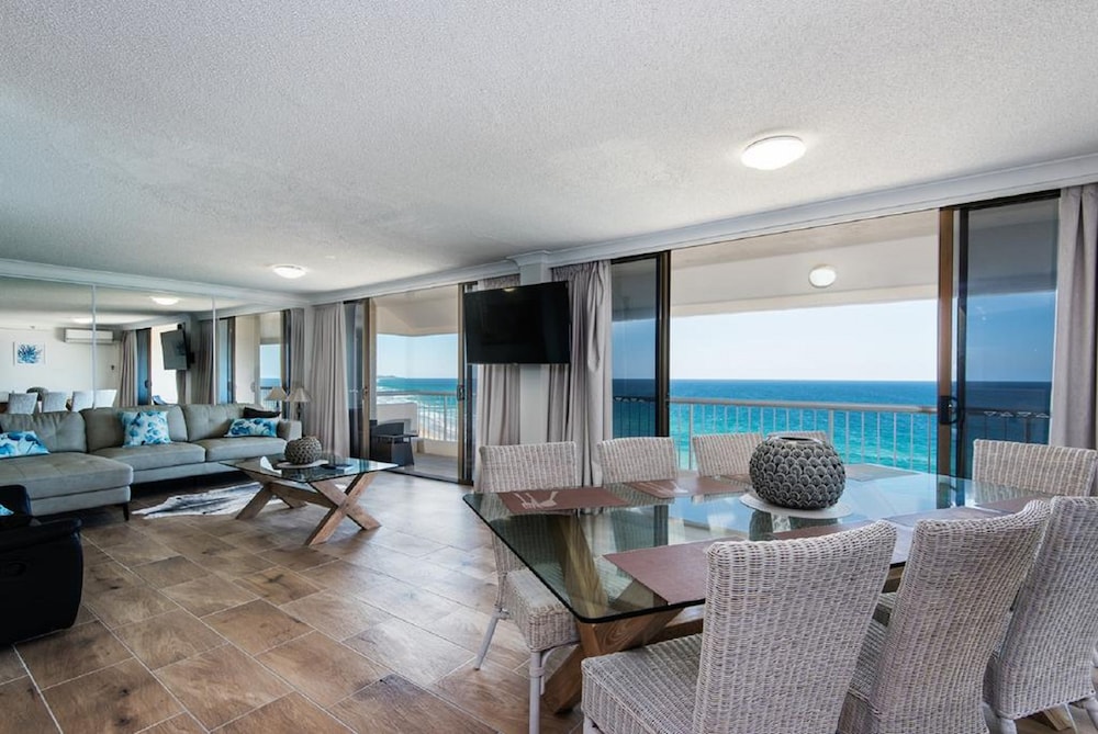 Coolum Caprice 27/76