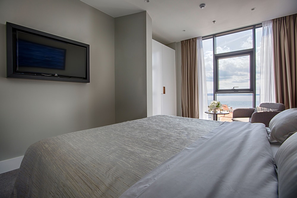 SENIOR, SUITE, SEA VIEW
