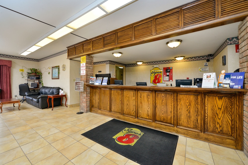 Super 8 by Wyndham Universal City 16/55