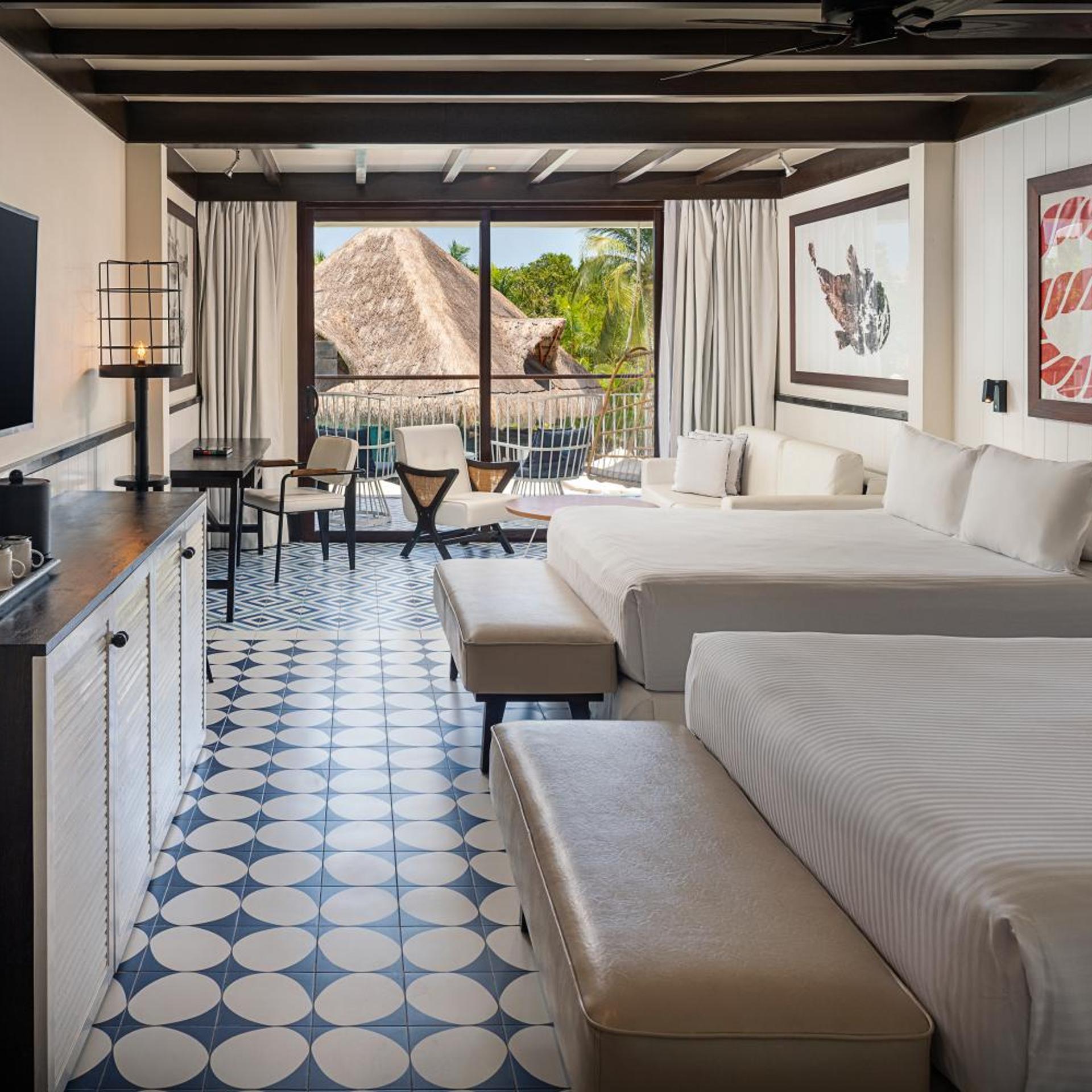 El Beso, Junior Suite, King Bed, Pool View