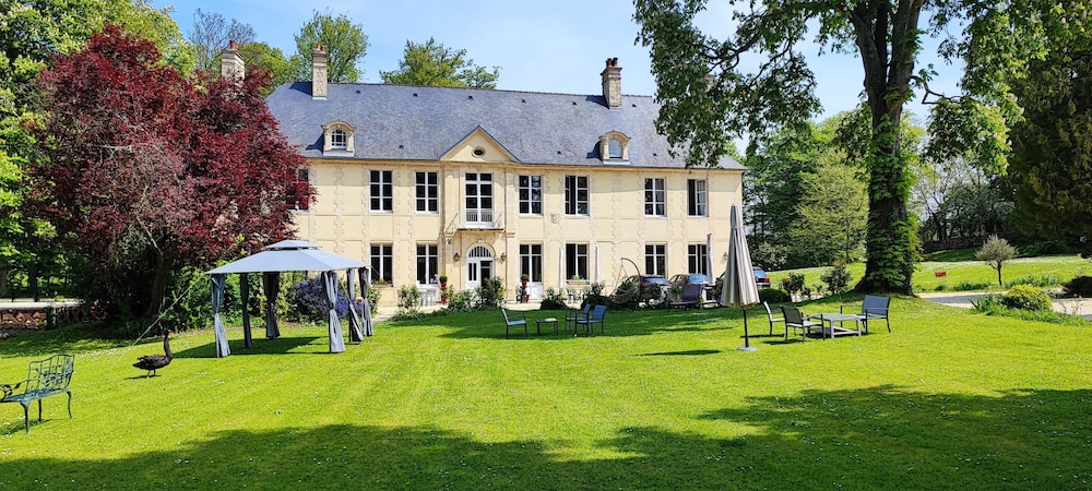 Chateau De Bellefontaine 37/50