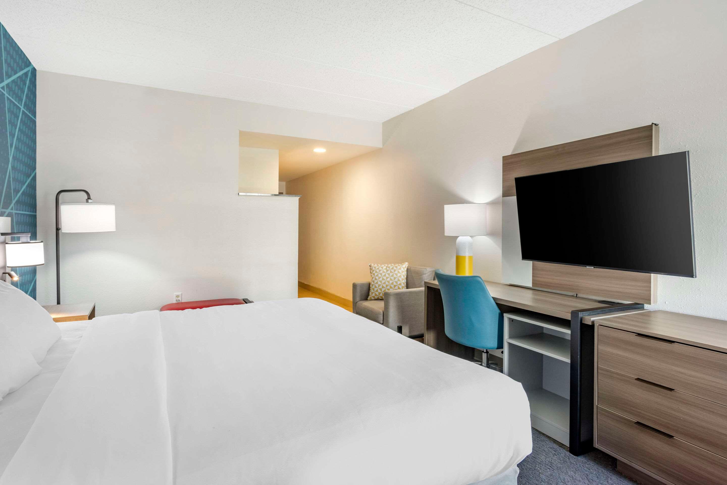 ROOM, KING BED