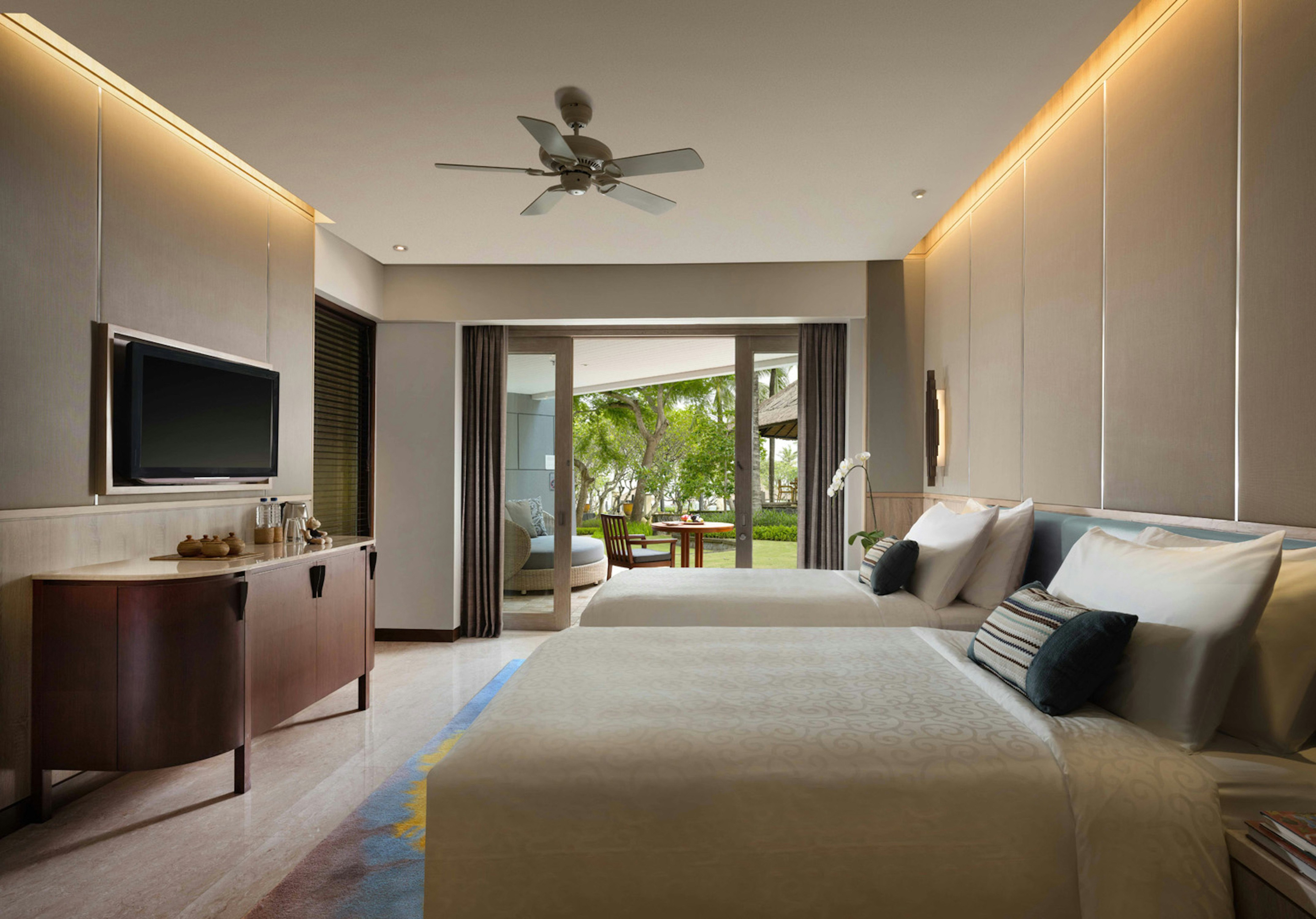 RESORT, DELUXE, TWIN BEDS
