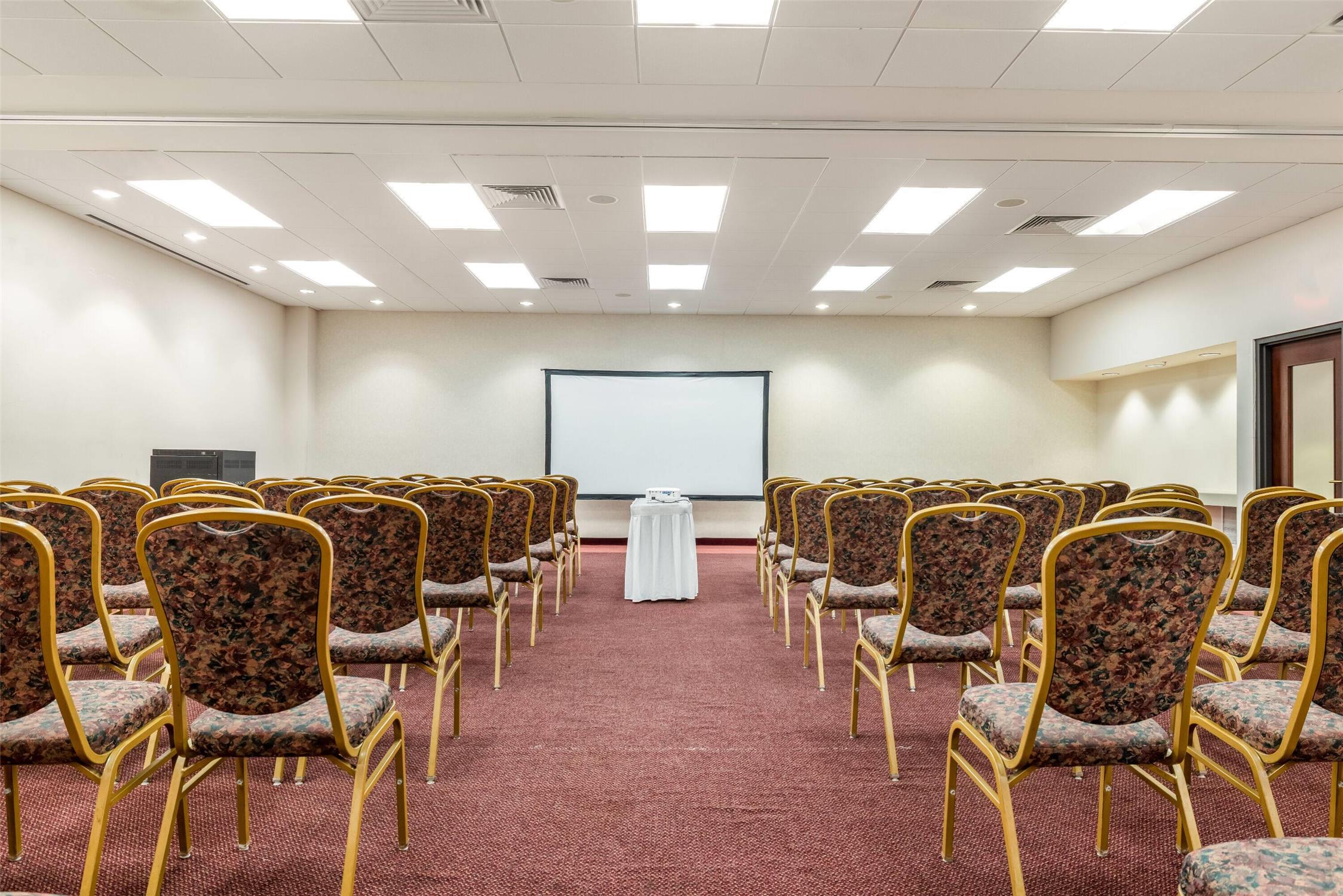 Ramada by Wyndham State College Hotel & Conference Center 22/40