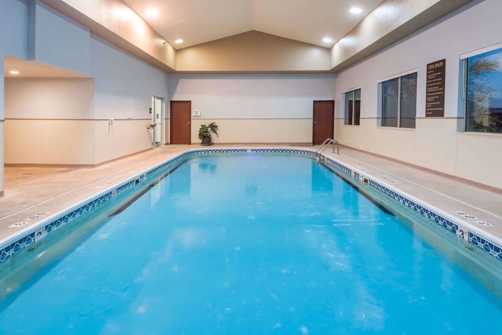 swimming pool spa