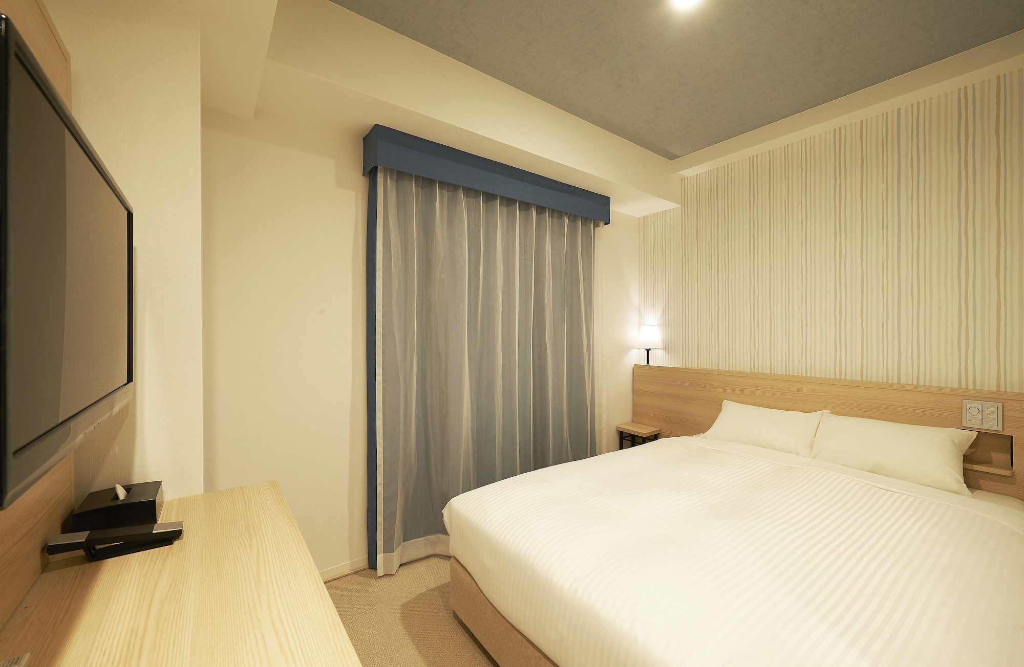 ROOM, DOUBLE BED