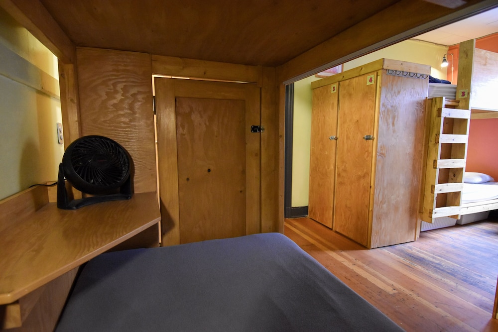 Ocean Island Inn Backpackers Suites Hostel 36/79
