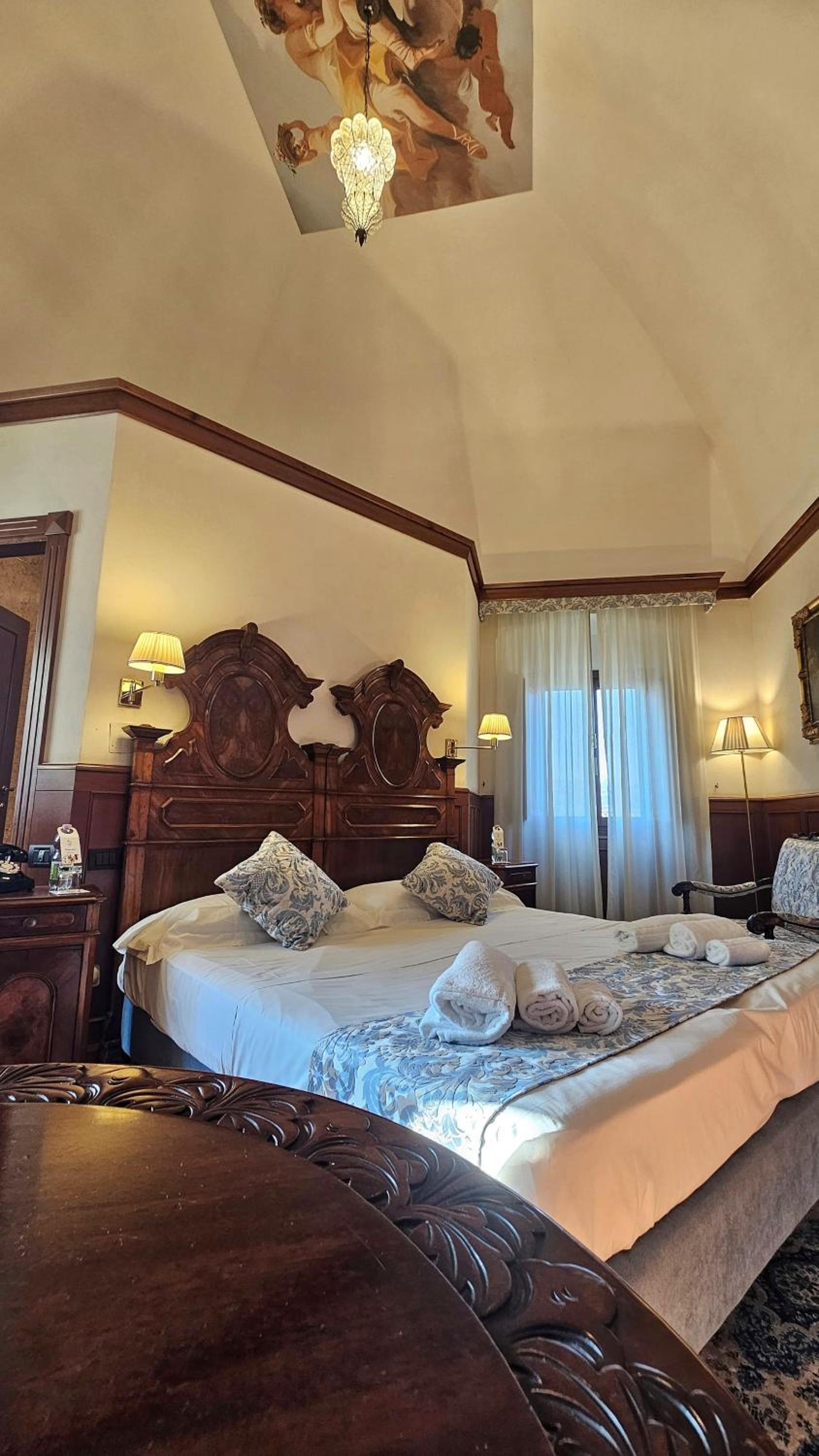Deluxe, King Bed