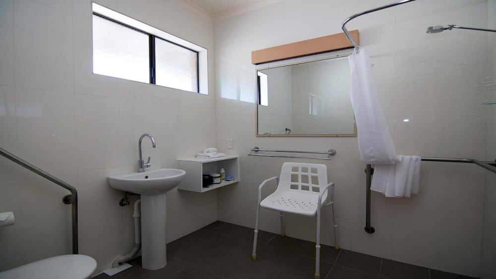 Ashleigh Court Motor Inn 23/53